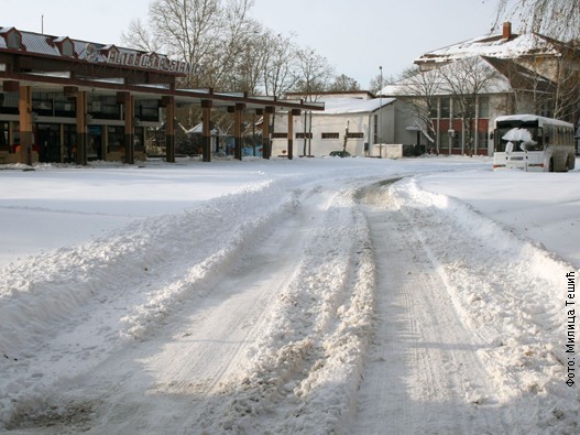 Autobuska-stanica B Topola.jpg Autobuska-stanica B Topola.jpg